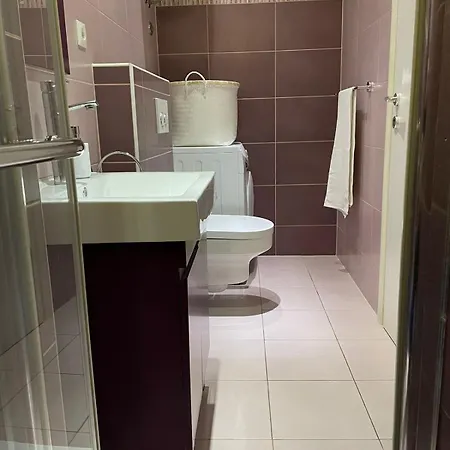 George Apartment, Renovated 2024, Downtown Lägenhet *