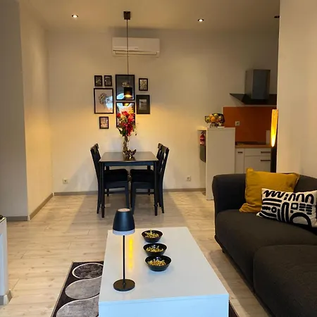 George Apartment, Renovated 2024, Downtown * Σπλιτ