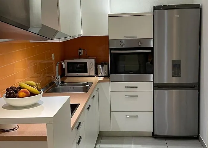 George Apartment, Renovated 2024, Downtown Apartament