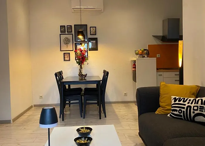 George Apartment, Renovated 2024, Downtown