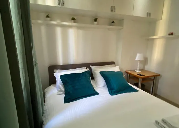 George Apartment, Renovated 2024, Downtown *