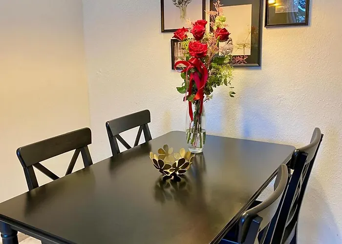 George Apartment, Renovated 2024, Downtown *