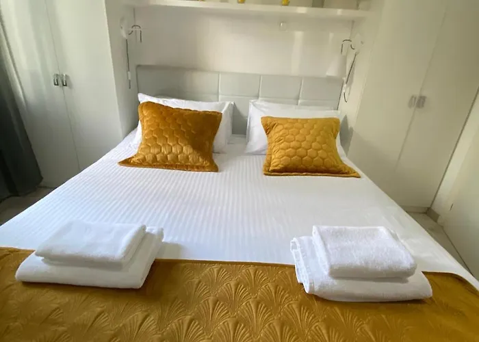 George Apartment, Renovated 2024, Downtown Apartament